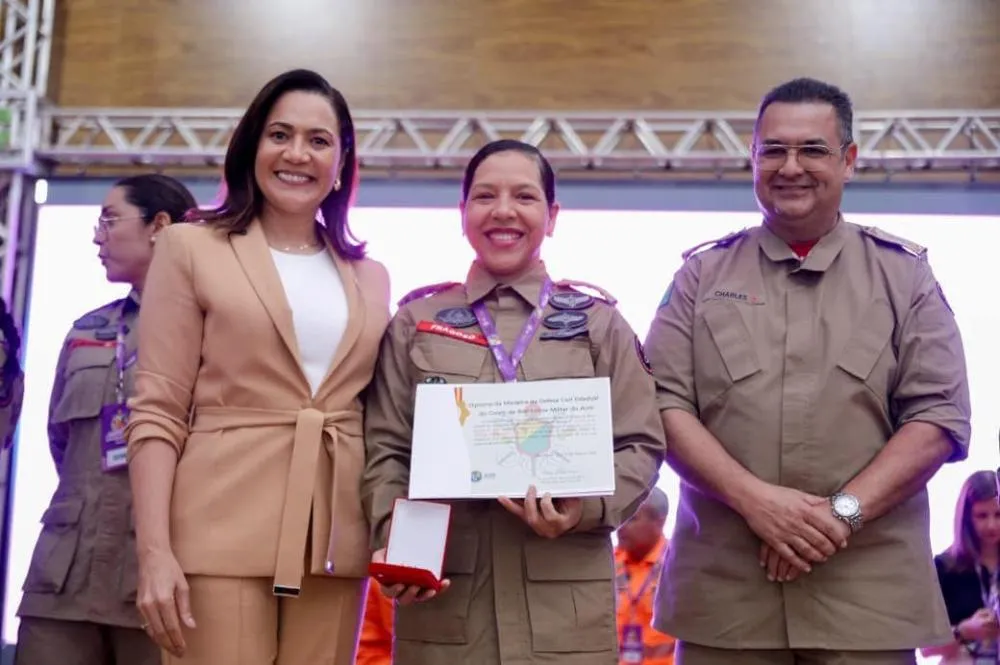 Governadora do Acre Mailza destaca força feminina em encontro de bombeiras